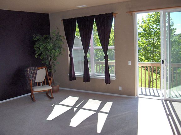 Living Room overlooks Greenspace!