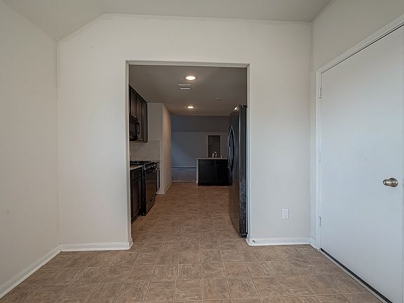 4th image of 923 Steel Blue Dr