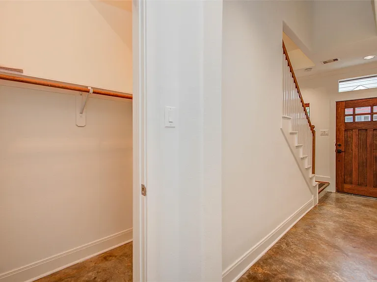 2414 Charleston St #B — Photo 9