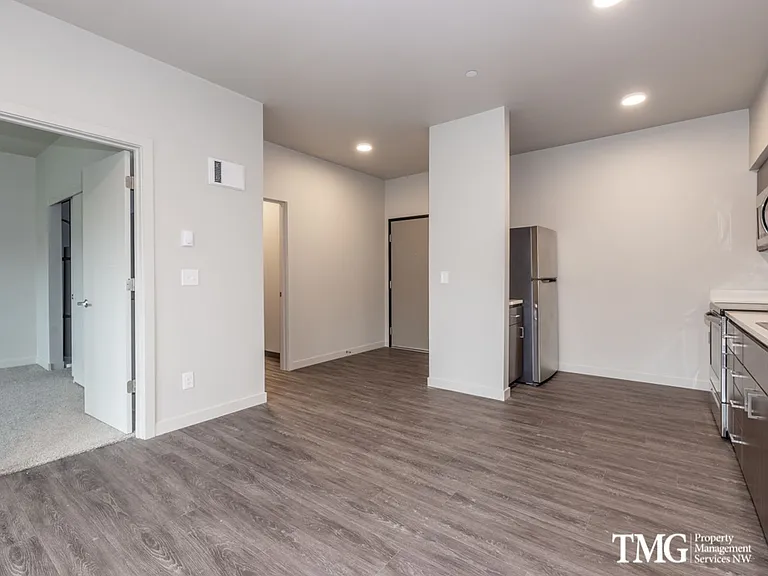Market Village Apartments — Photo 14