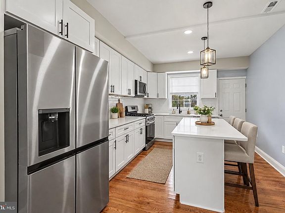 5th image of 2609 E Madison St