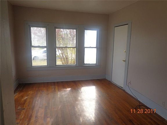3rd image of 1609 Avenue E