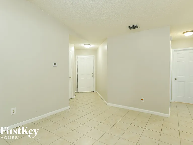 3021 Caroline Crest Dr E — Photo 2