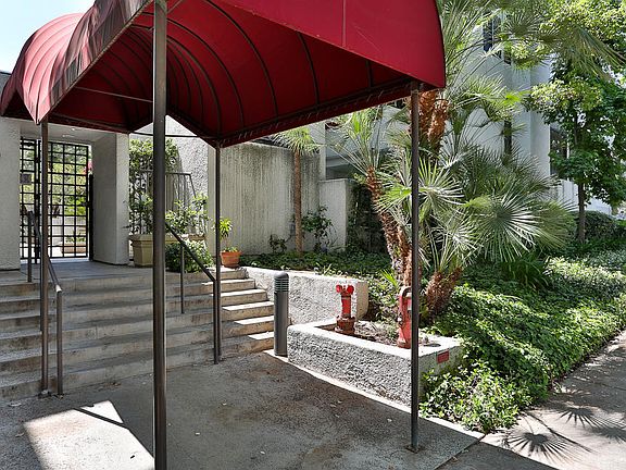 5th image of 500 E Del Mar Blvd APT 9