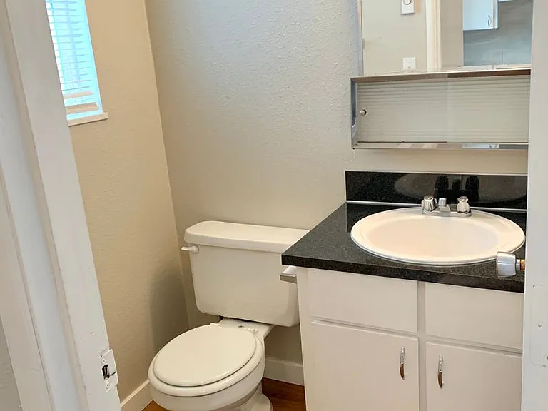 540 W Maple St #25 — Photo 16