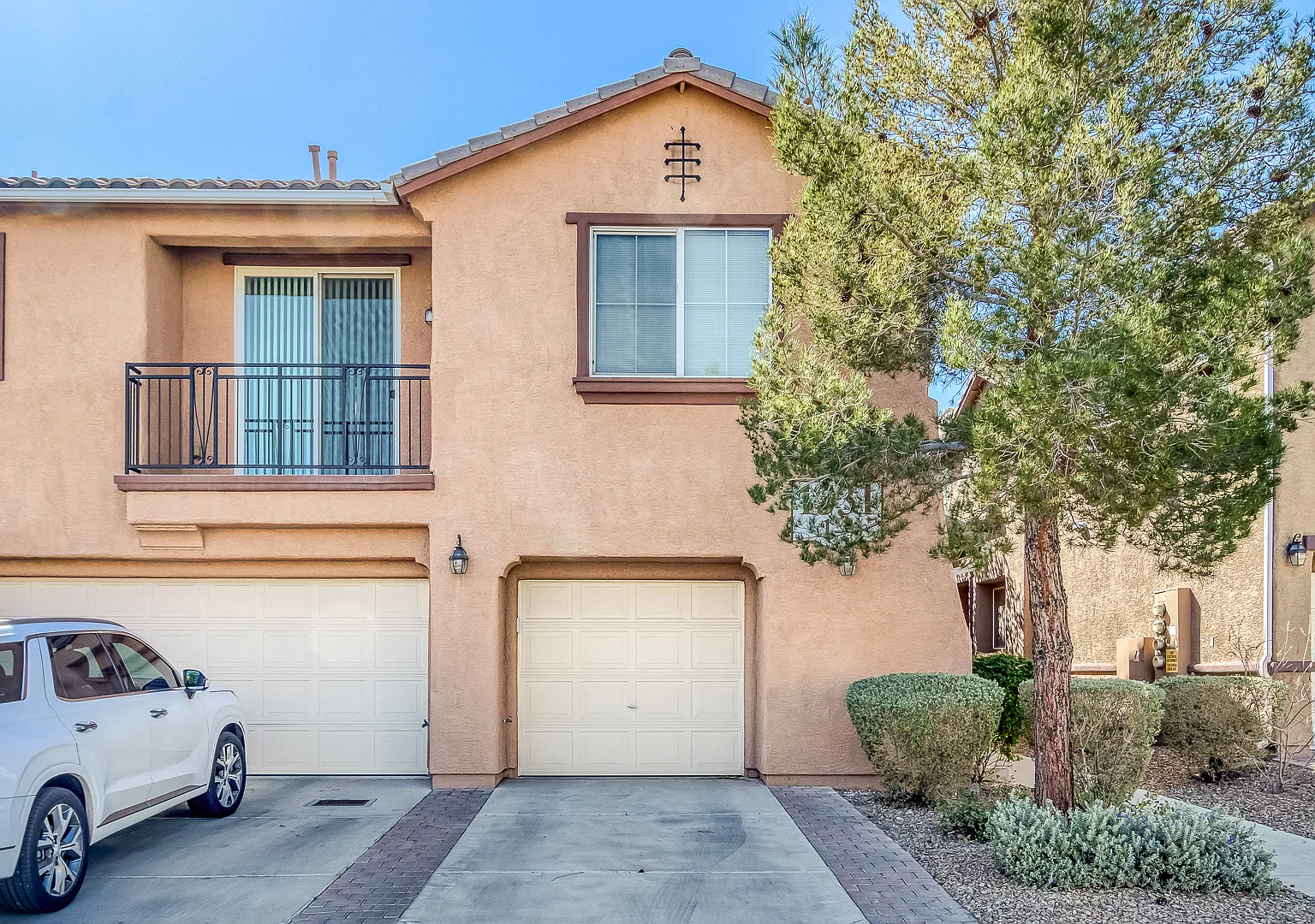 2 bed, 1229 sqft, $1,900 — Photo 3