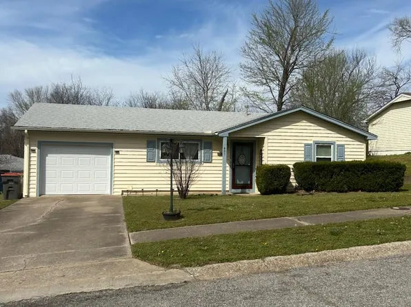 401 E 5th Pl, Grove, OK 74344