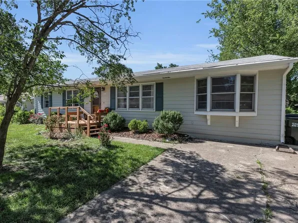 818 W 22nd St, Lawrence, KS 66046