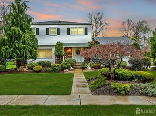 2 Dellview Dr, Edison, NJ 08820