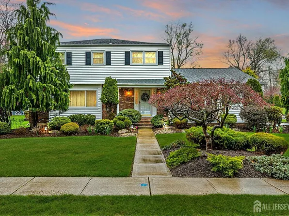2 Dellview Dr, Edison, NJ 08820