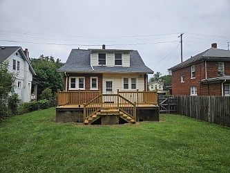 2nd image of 749 Arbutus Ave SE