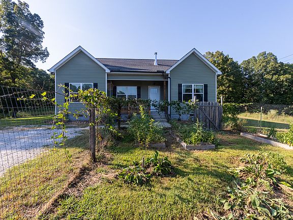 3rd image of 804 Nels Adams Rd