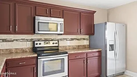 27 Doris Ave E — Photo 4