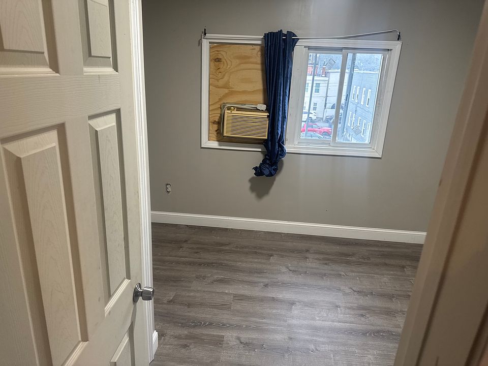 2nd image of 18-20 Florence St #3