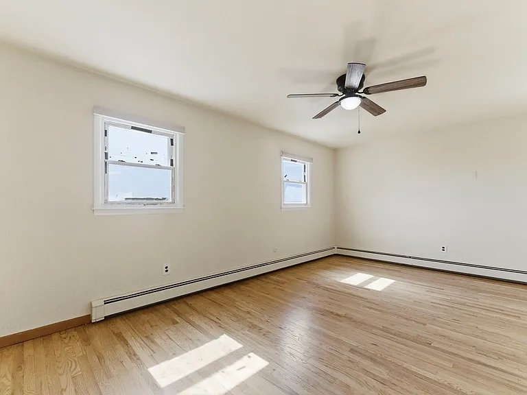 370 Henry St — Photo 19