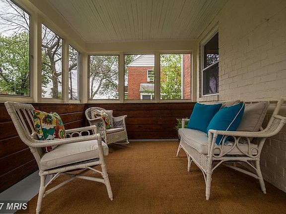 Screened in Front Porch