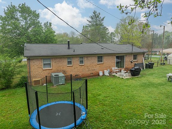 5th image of 417 Donna Ave