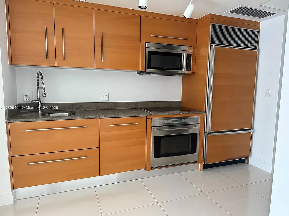 475 Brickell Ave #3210