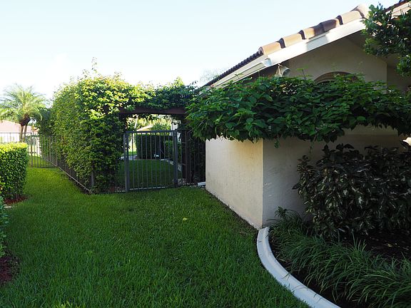 4th image of 925 Spoonbill Cir