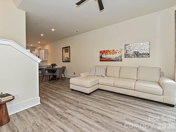 5th image of 229 Sutton Park Ln