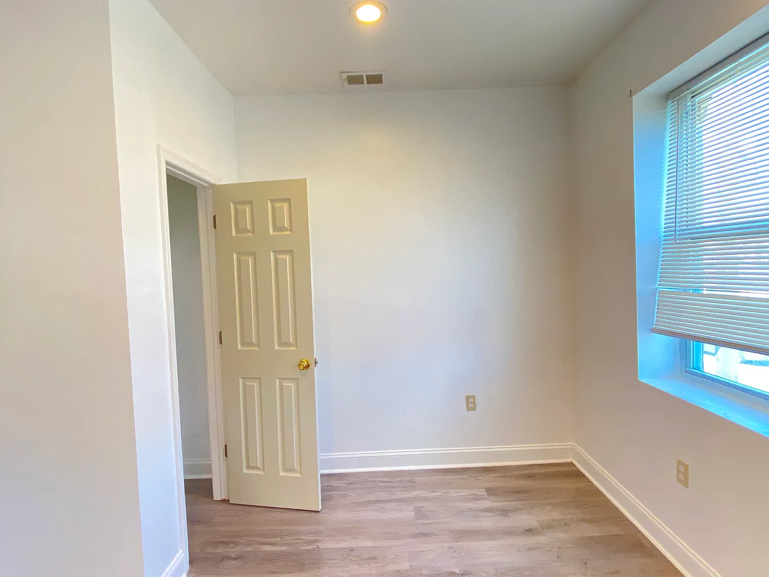 2 bed, 800 sqft, $1,575 — Photo 4