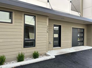 225 E 12th St, Traverse City, MI 49684