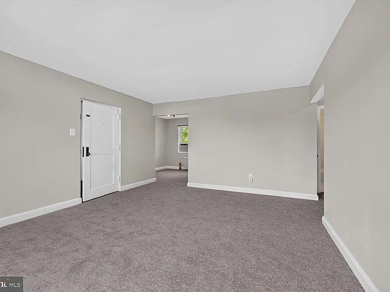 1410 N Quinn St #7 — Photo 5