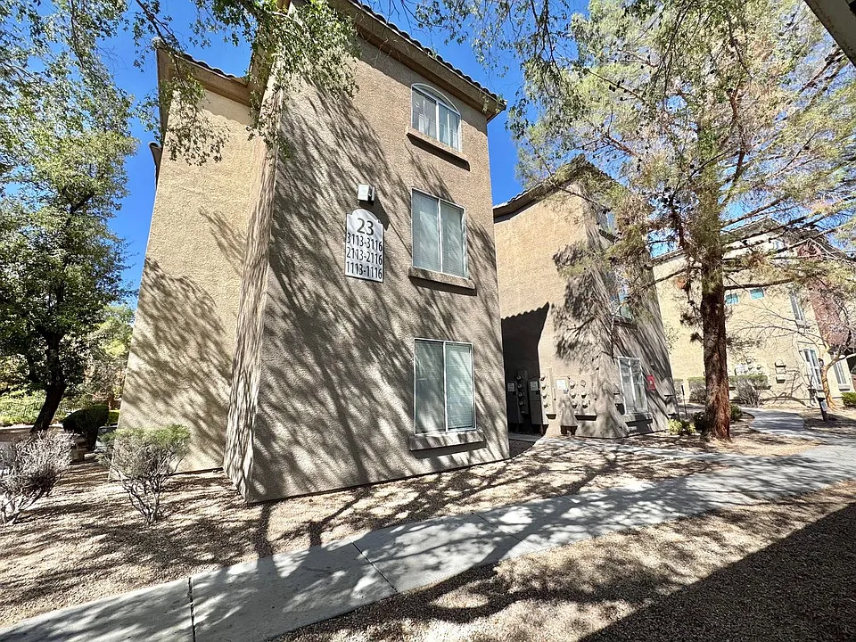 4400 S Jones Blvd #2115