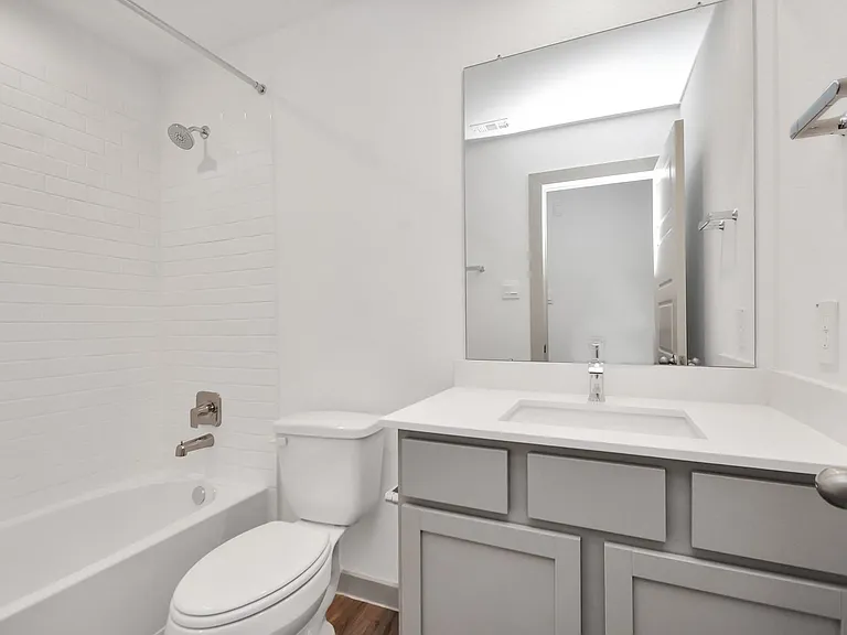 1114 Hughes Crossing Dr — Photo 8