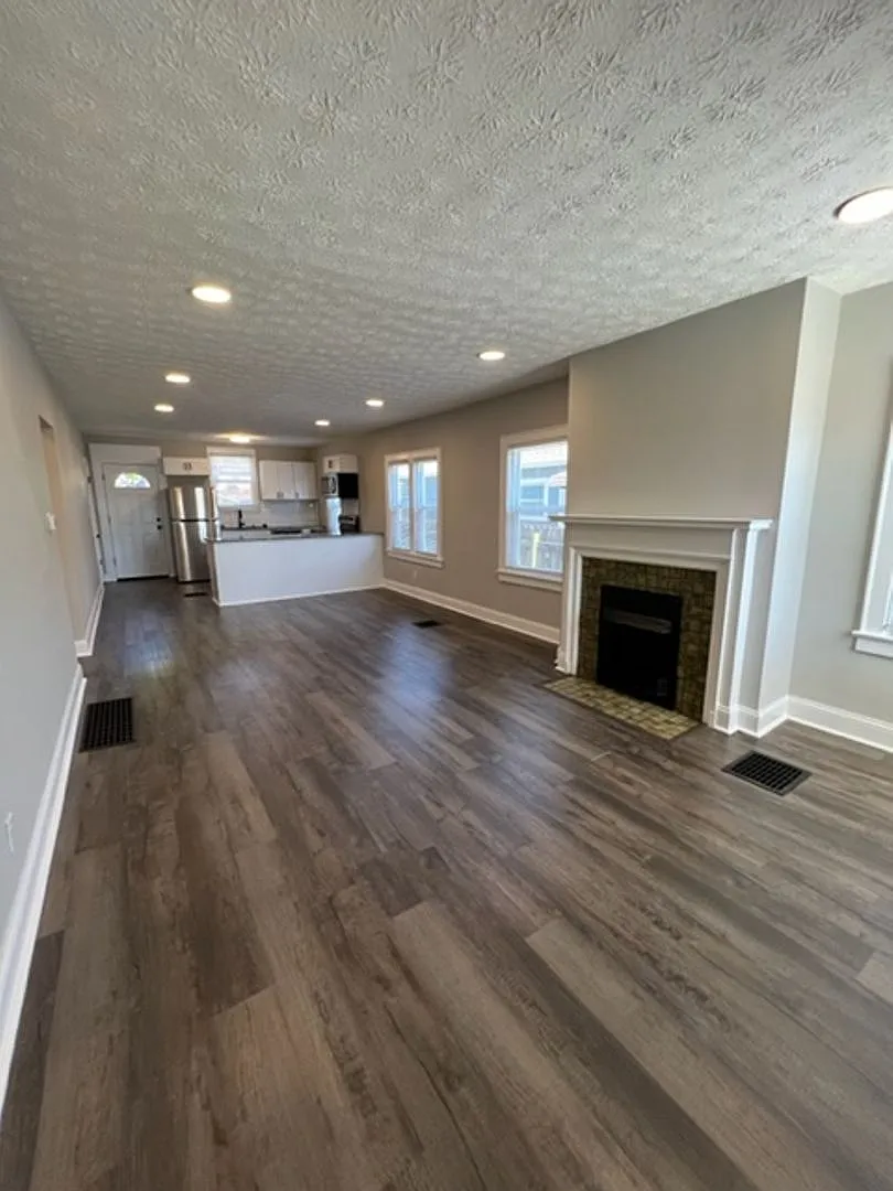 2 Bedroom 1 Bathroom Home with Garage & Fenced Yard! — Photo 3