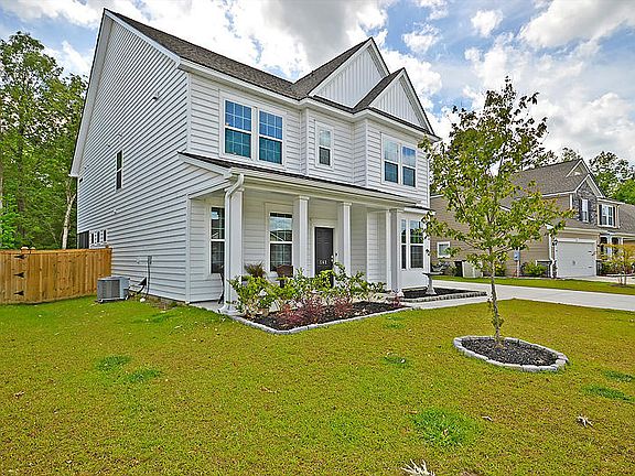3rd image of 562 Mountain Laurel Cir