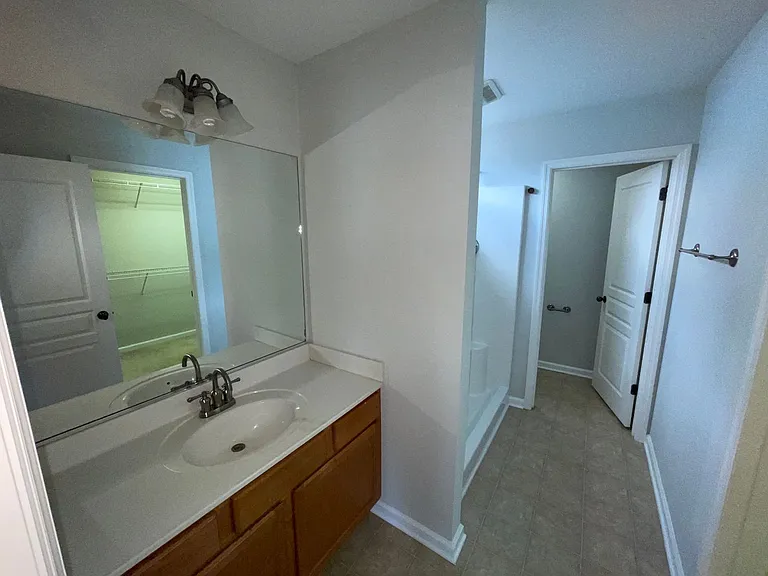 724 Llewellyn Ln — Photo 13