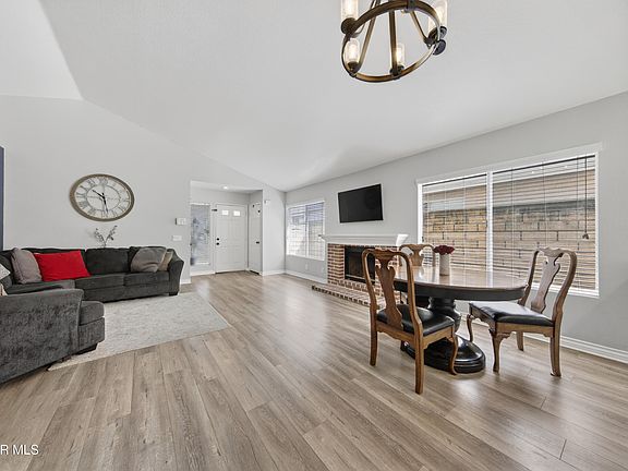 4th image of 3072 Lamplighter St