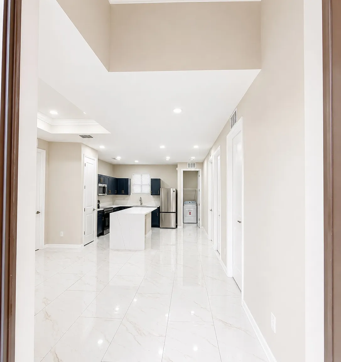 3 bed, 1396 sqft, $2,195 — Photo 3