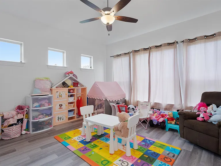 504 Pulitzer Dr — Photo 15