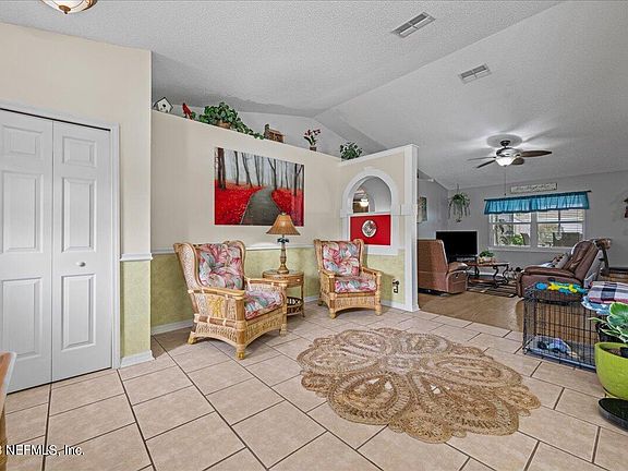 3rd image of 13061 VIBURNUM Drive S
