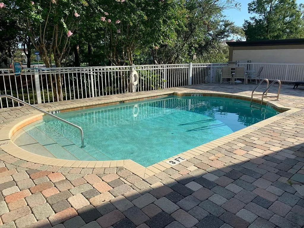 3 bed, 2.5 bath, 1200 sqft, $2,100 — Photo 3