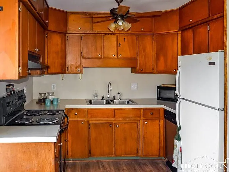 354 Maplewood Cir — Photo 3