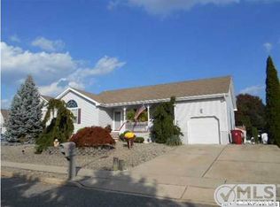 15 Starboard Ct, Bayville, NJ 08721