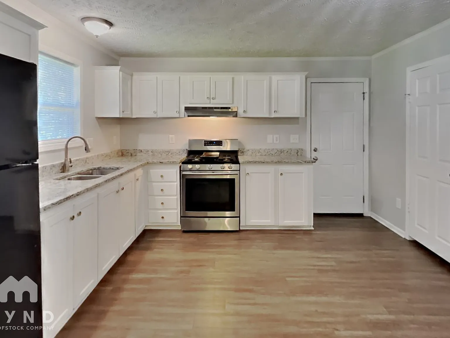 3 bed, 2.0 bath, 1161 sqft, $1,840 — Photo 3