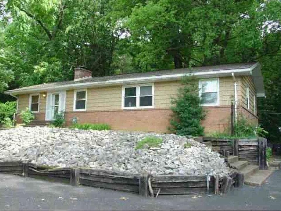 Street/driveway view