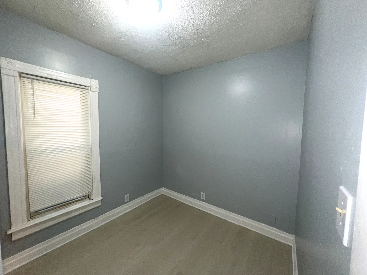 7 bed, 2500 sqft, $3,300 — Photo 4