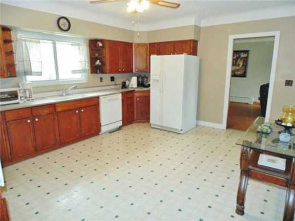 5th image of 902 Meadowview Ln