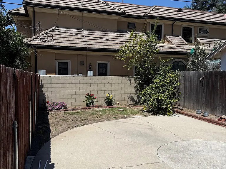 2211 S 8th Ave — Photo 9
