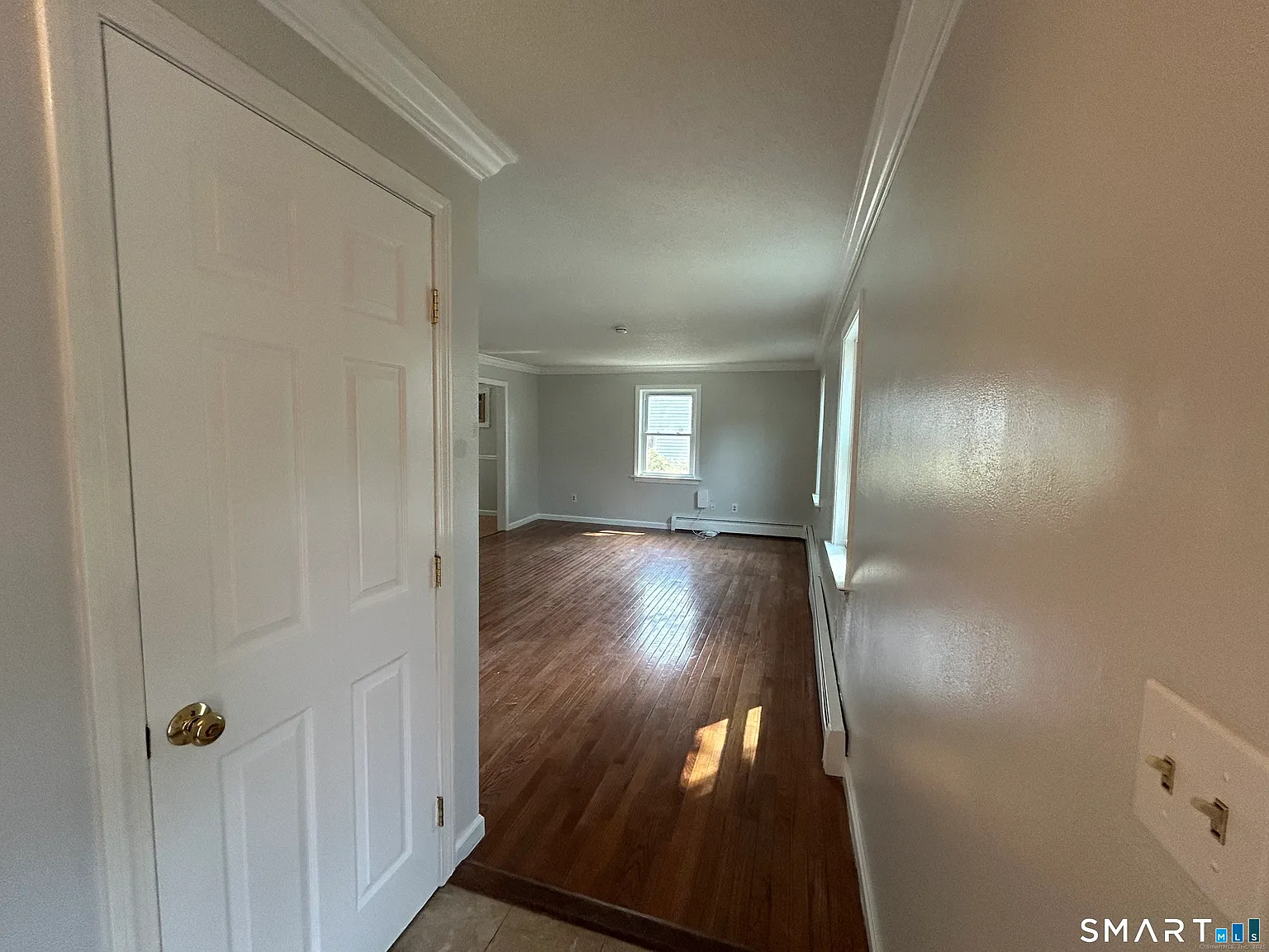 3 bed, 2.5 bath, 2310 sqft, $3,200 — Photo 2