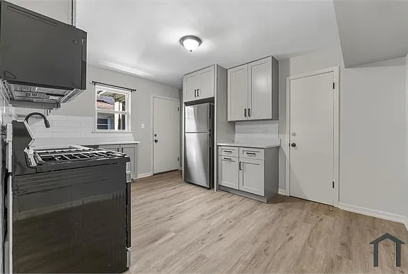 740 E North Broadway St — Photo 8