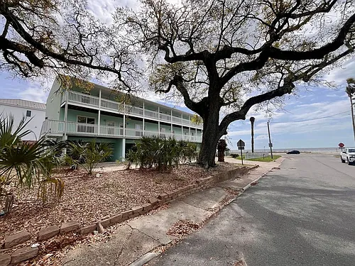 1496 Beach Blvd Photo 1