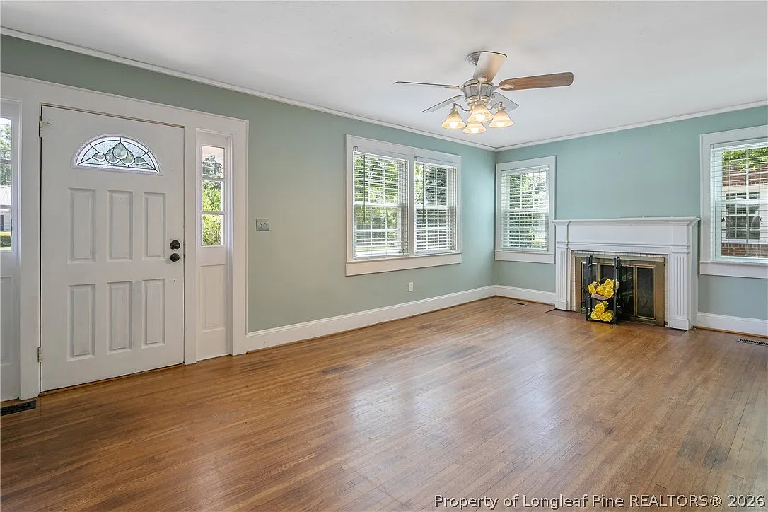 3 bed, 2.0 bath, 1430 sqft, $2,000 — Photo 4