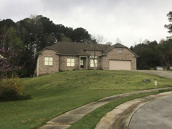 3rd image of 165 Farmingdale Dr