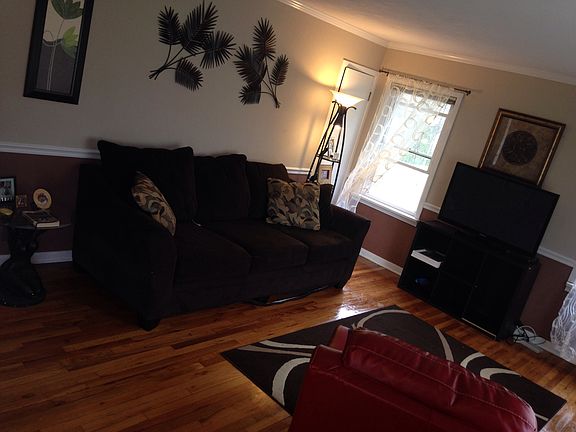 3rd image of 1003 Holly Dr